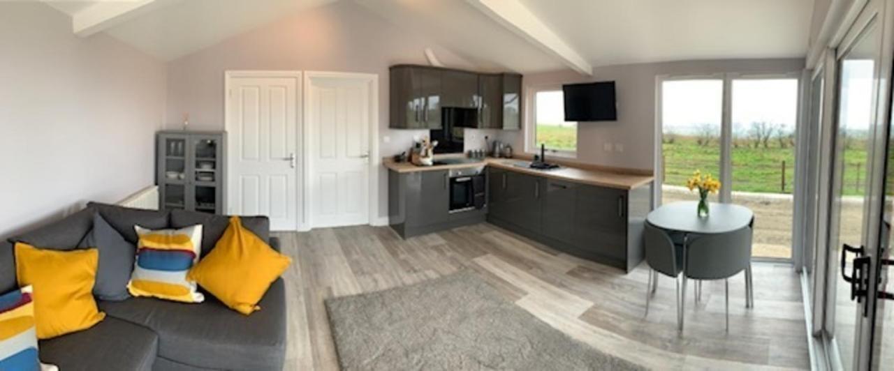 Deerfin Rentals Private Chalet With Hot Tub Ballymena Exterior foto