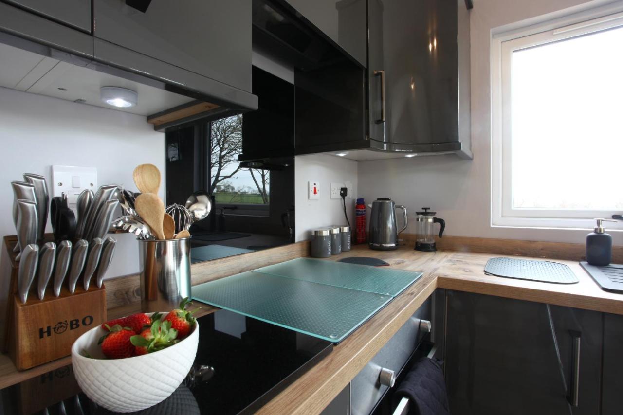 Deerfin Rentals Private Chalet With Hot Tub Ballymena Exterior foto